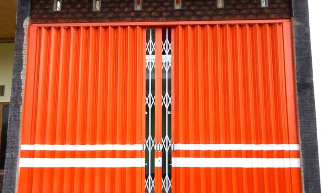 pintu harmonika Jawa Timur