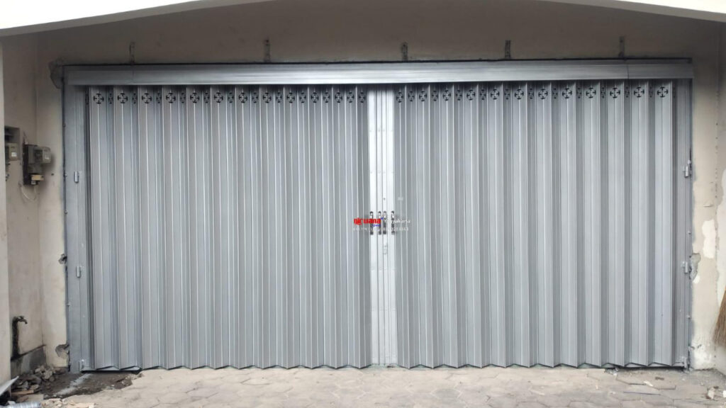 pintu garasi Ngawi